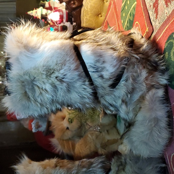 Inuit Authentic Wolf Fur Boots - Picture 8 of 16